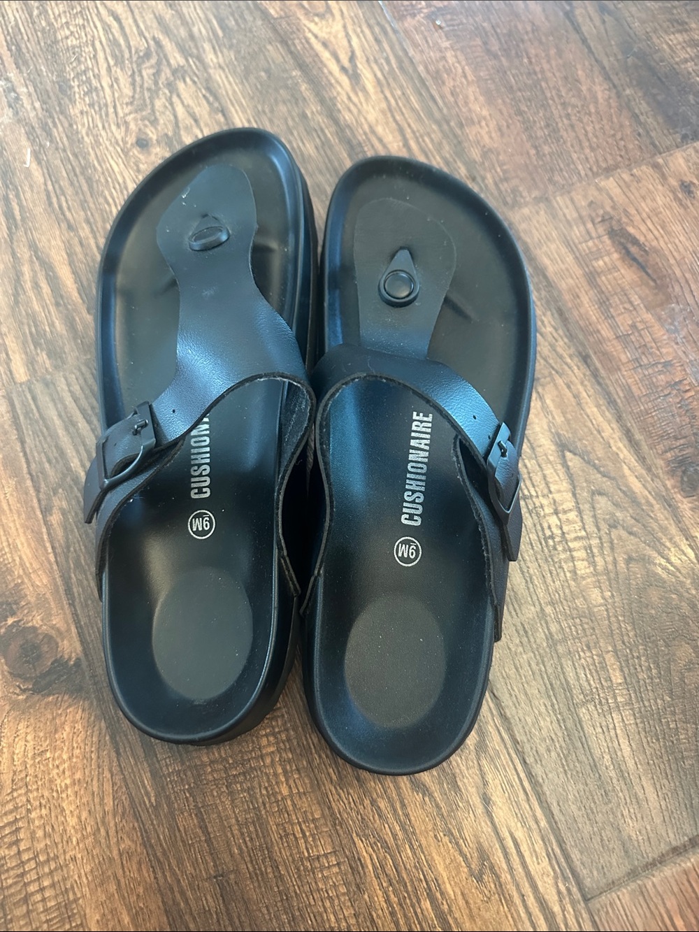 Cuahionaire sandals size 9